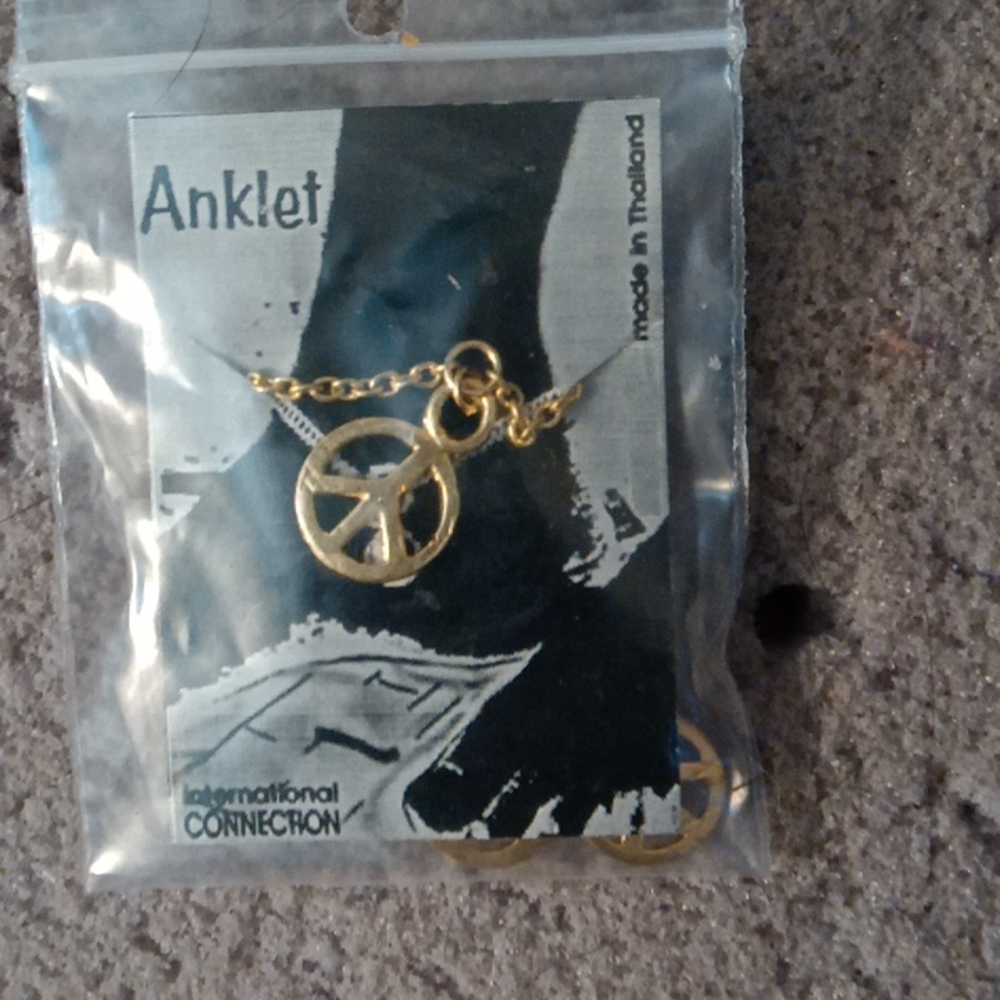 Anklet pease signs